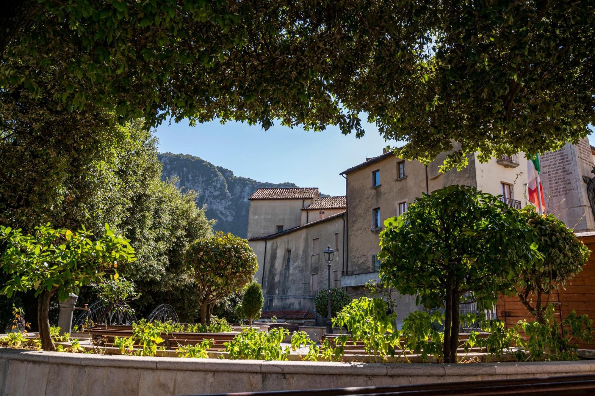 Piazza Laurino Apartments Basic Excursions Alto Cilento Cammino Giubilare Di Santelena Bagian luar foto