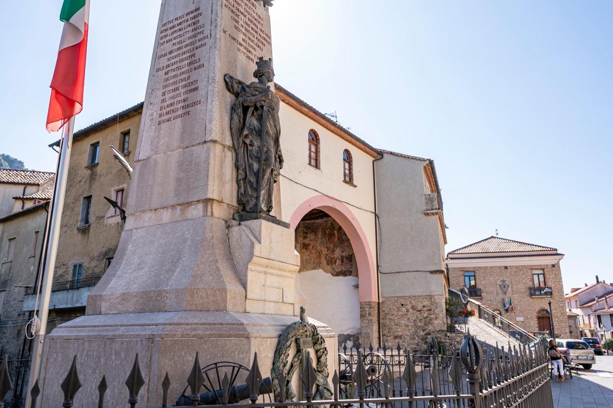 Piazza Laurino Apartments Basic Excursions Alto Cilento Pellegrinaggio Giubilare Bagian luar foto