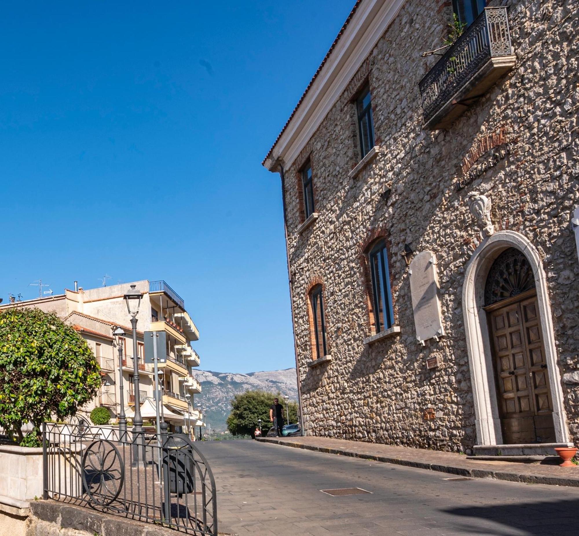 Piazza Laurino Apartments Basic Excursions Alto Cilento Cammino Giubilare Di Santelena Bagian luar foto