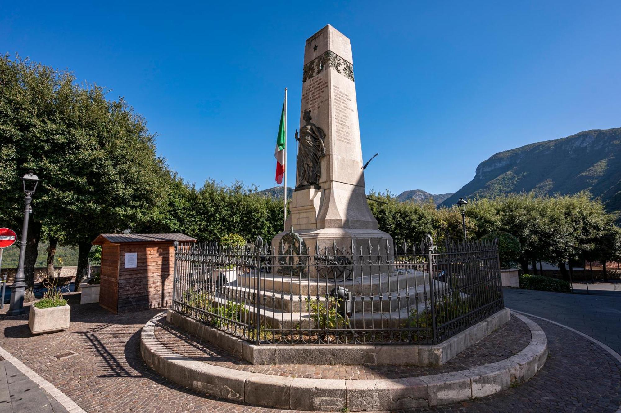 Piazza Laurino Apartments Basic Excursions Alto Cilento Pellegrinaggio Giubilare Bagian luar foto