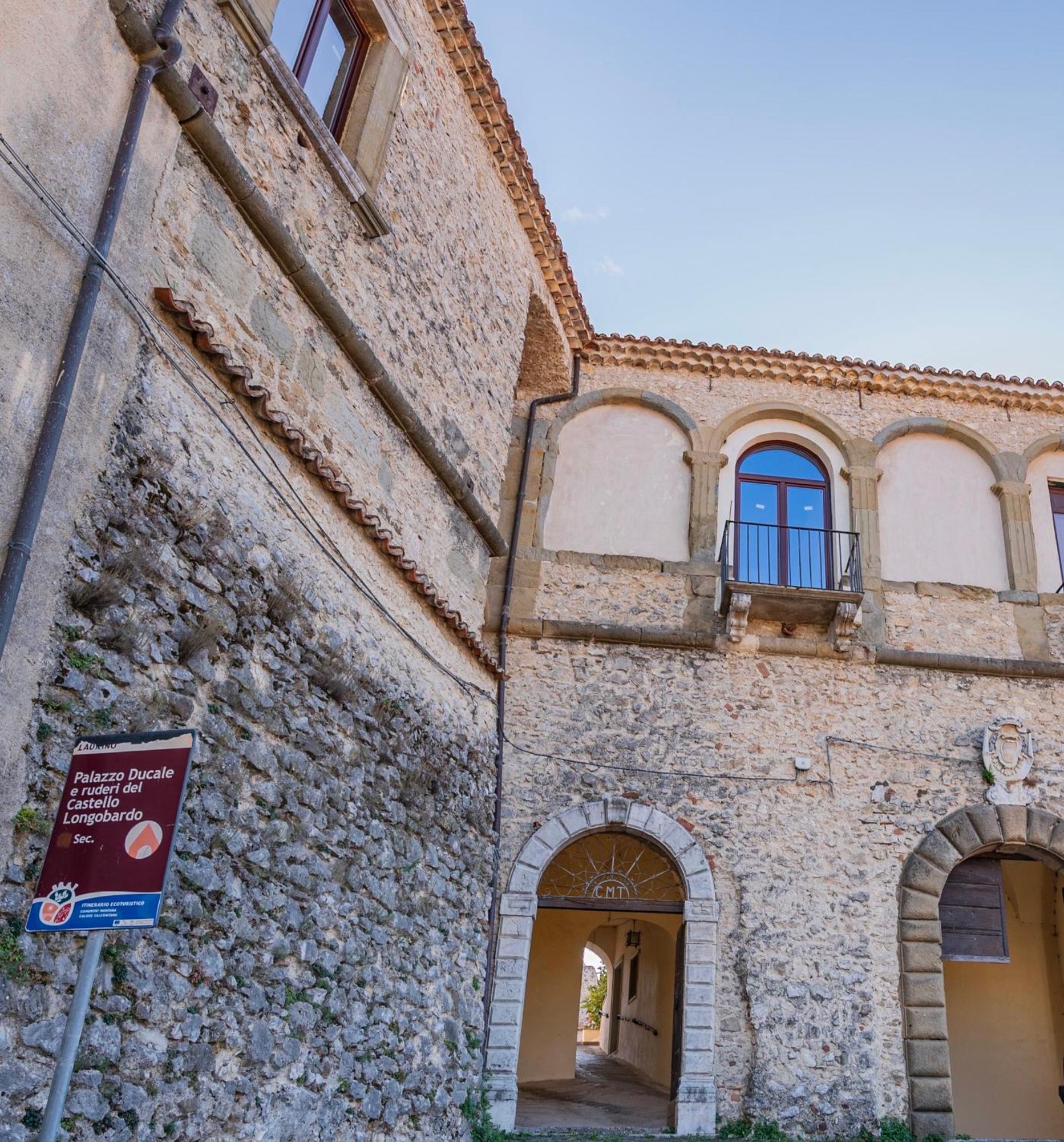 Piazza Laurino Apartments Basic Excursions Alto Cilento Cammino Giubilare Di Santelena Bagian luar foto